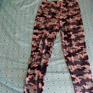 Pink camouflage leggings